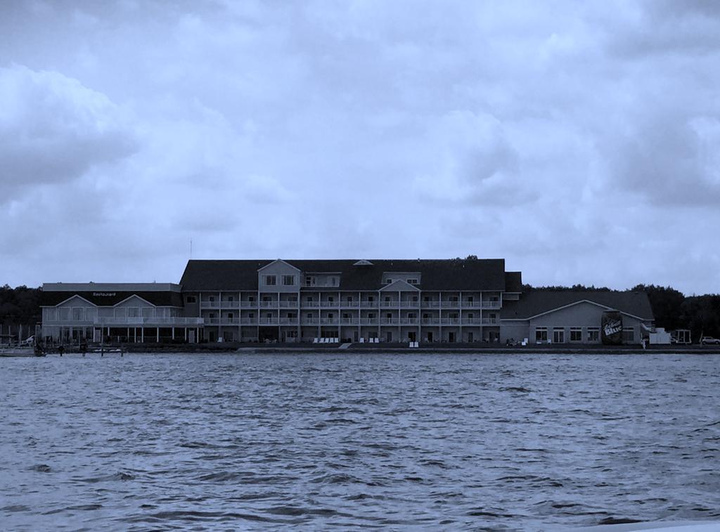 Lakeside Resort & Conference Center Хоутон-Лейк Экстерьер фото